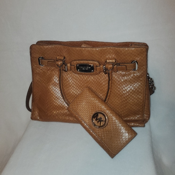 Michael Kors Hamilton bag with Matching Wallet. - Picture 5 of 12